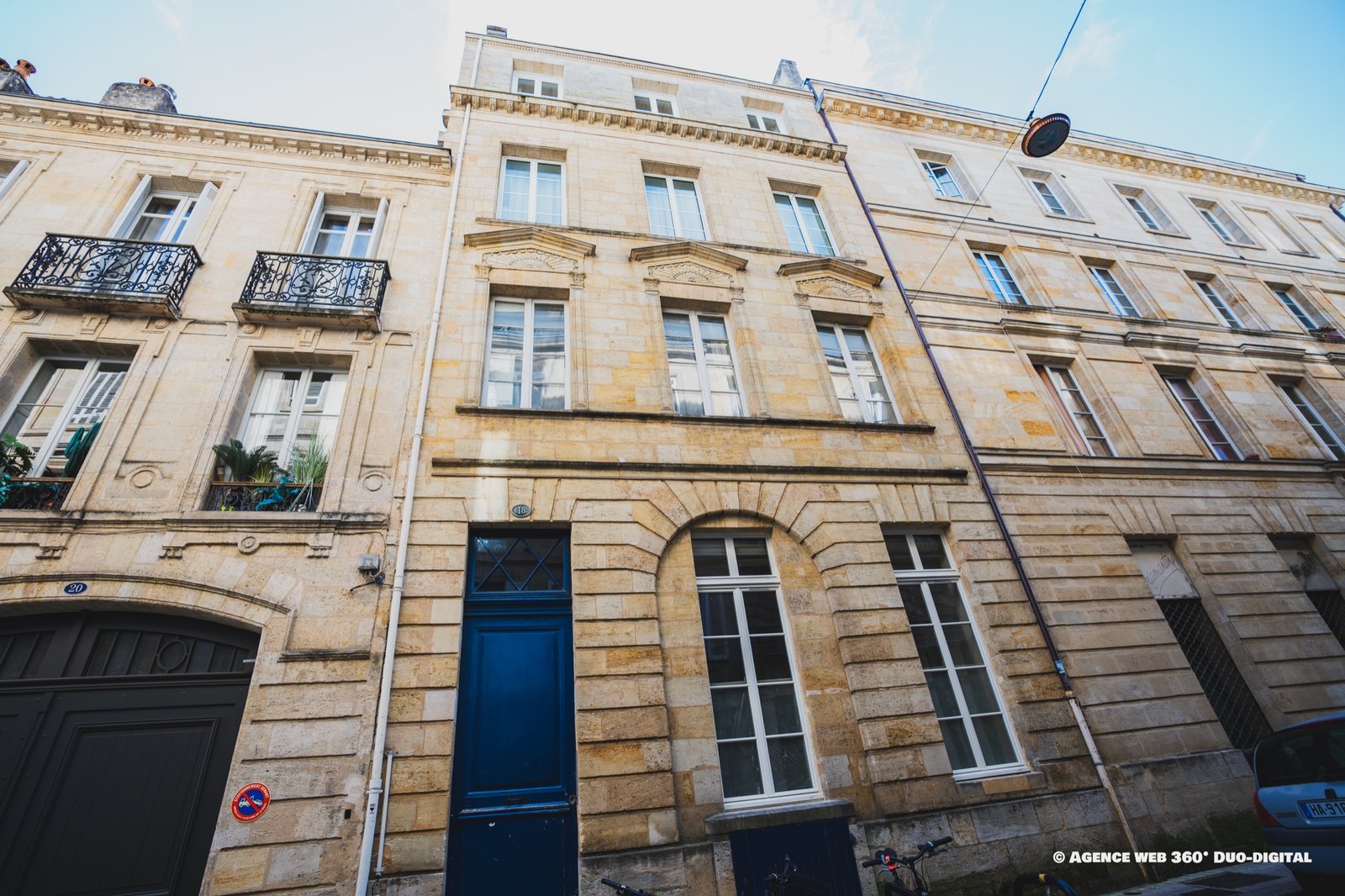 Intérieur rénové avec soin par un artisan LEADEO en Gironde